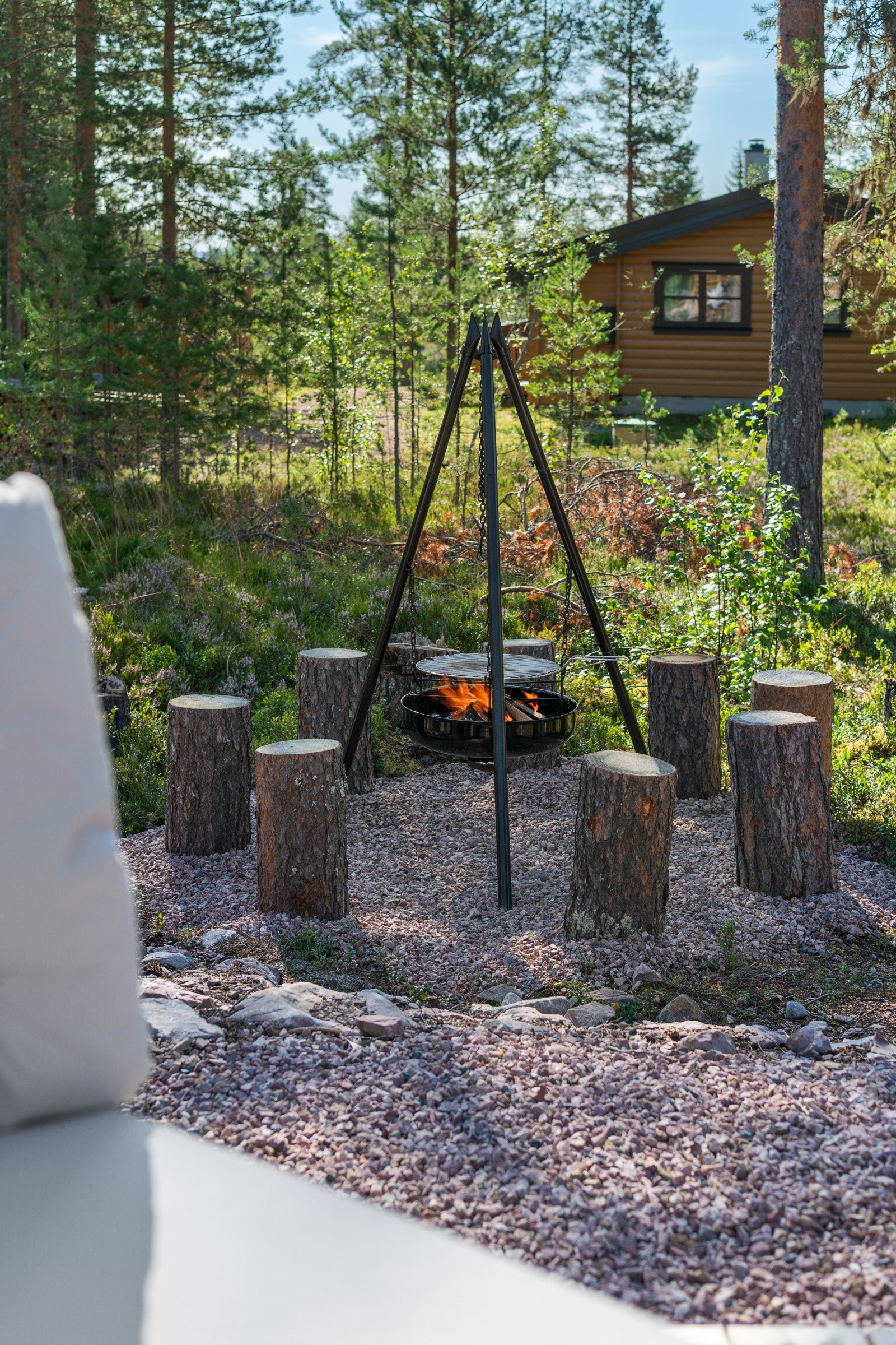Grillplass med bålpanne. Alltid kos med bålpanne og god stemning. Galleribilde