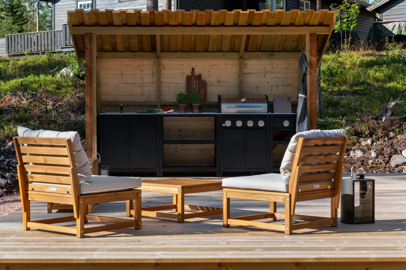 Vi har bygd en stor terrasse som er ment for å brukes hele året. Stilig med utekjøkken? Galleribilde