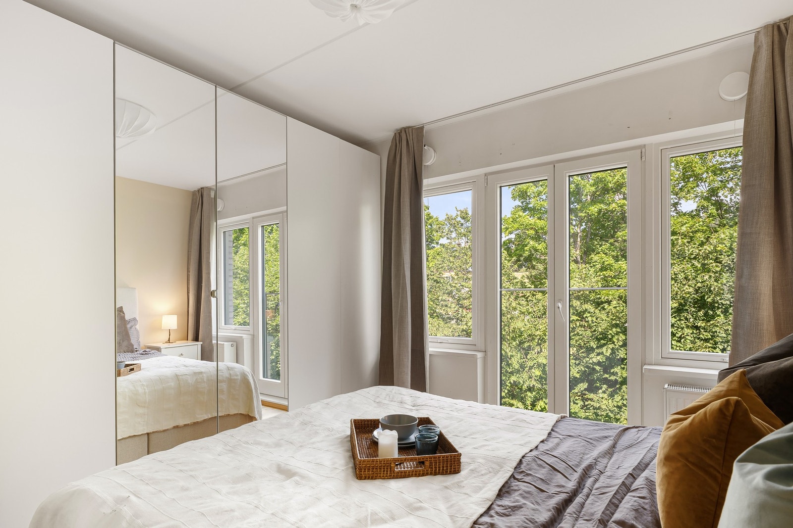 Rommet har en herlig, fransk balkong med doble dører som kan åpnes helt opp. Galleribilde