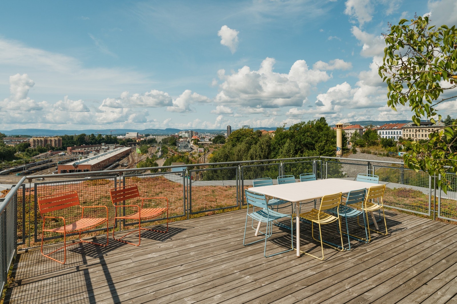 Her er det mye boltreplass med blant annet flere sittegrupper. Galleribilde