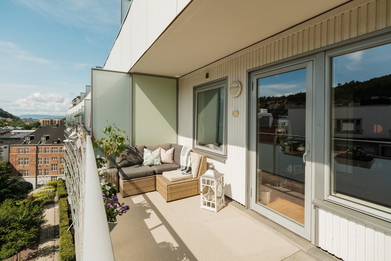 Silje Midtseim-Dammen ved EIE Løren ønsker velkommen til Turbinveien 10! Galleribilde