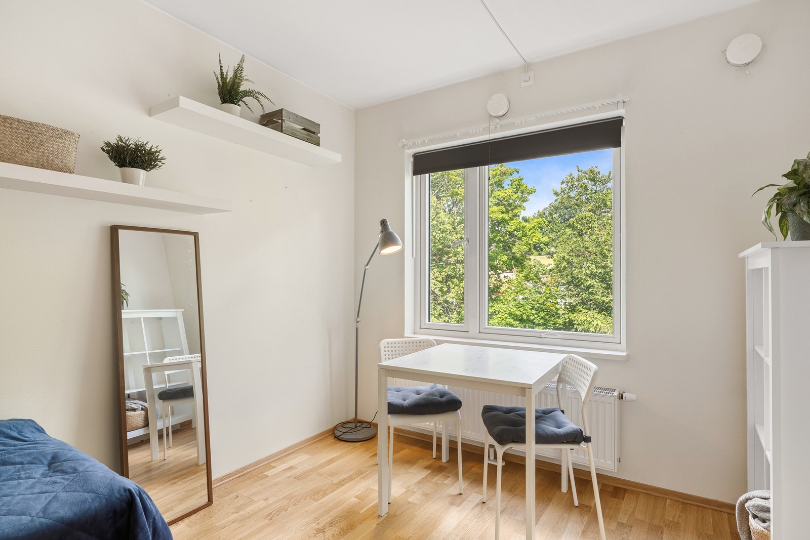 Det er også mulig med et lite spisebord om ønskelig. Galleribilde