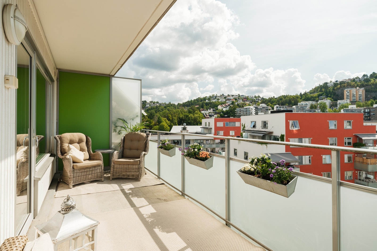 Her får du gleden av en herlig, solrik balkong på 13 kvm. Galleribilde