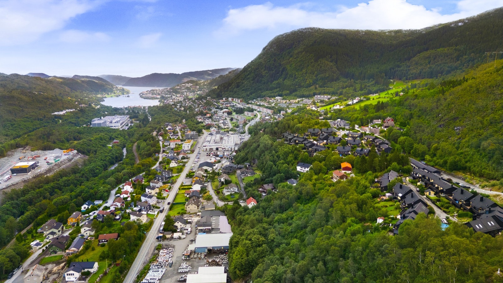 Området byr også på flotte turmuligheter med stier, skog og friområder rett i nærheten. Galleribilde