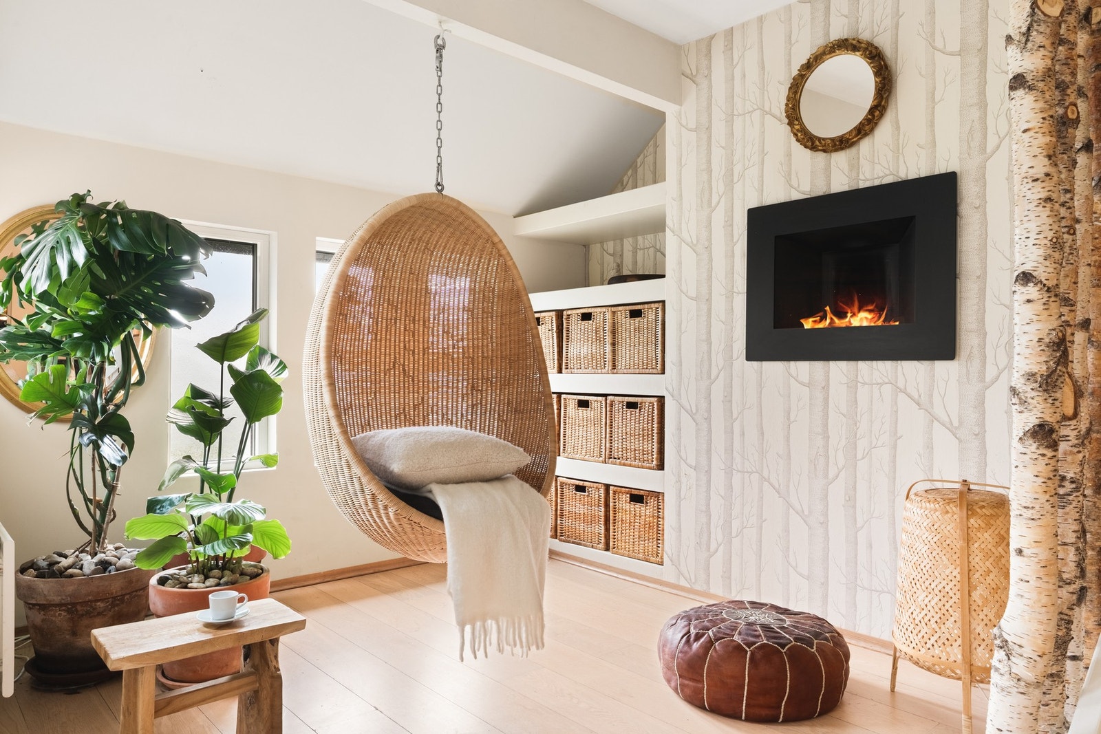 Rommet gir god plass til sofagruppe, TV-møblement og lesekrok. Galleribilde