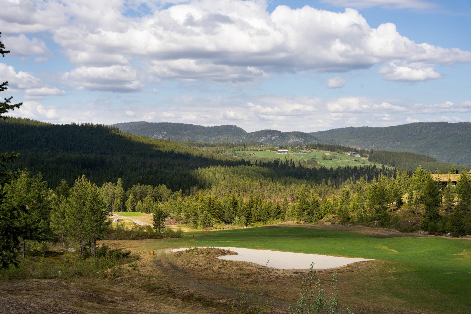 Utsikten over golfbanen. Galleribilde