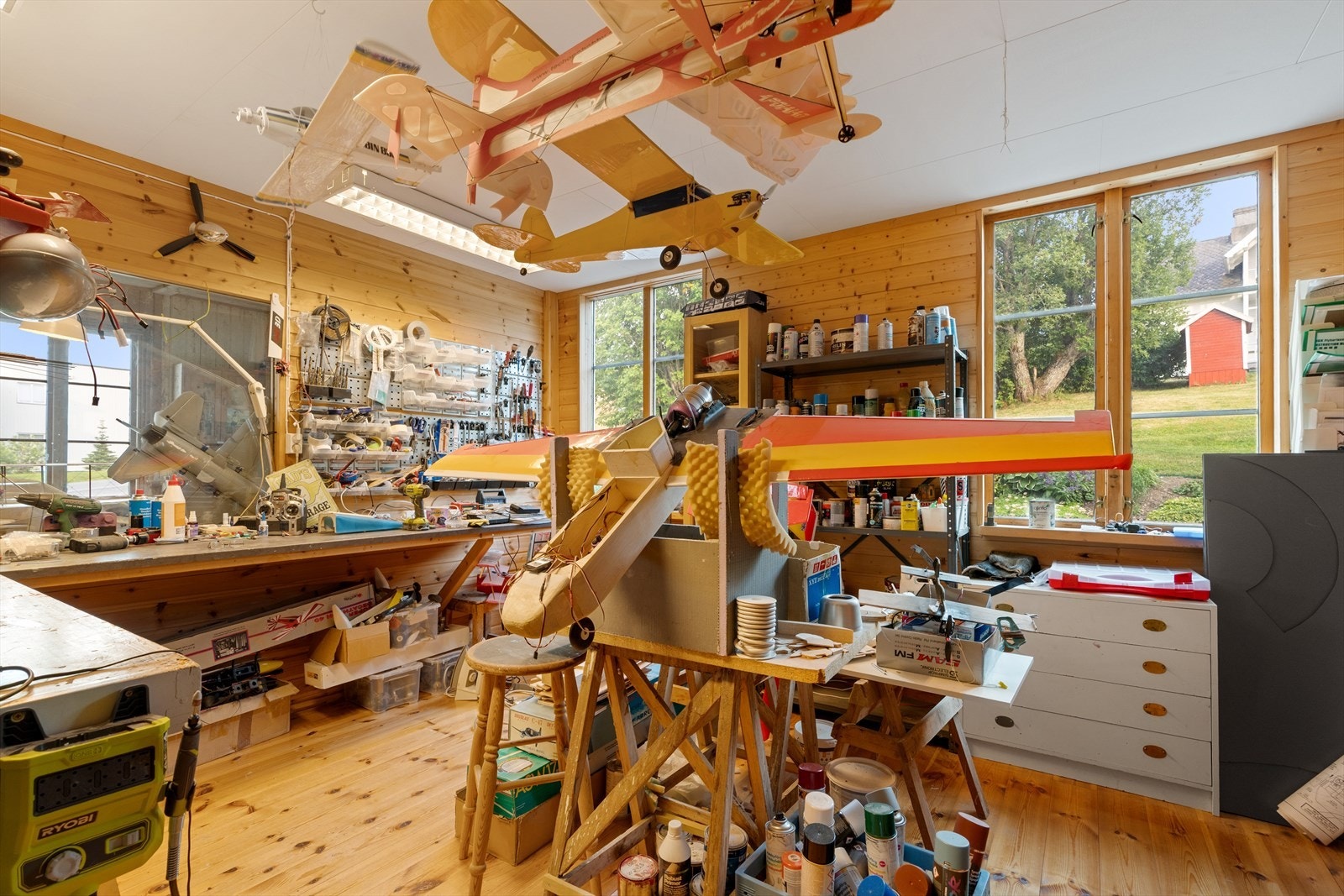 Store deler av det verktøy og utstyr som ble brukt, er fortsatt stående på eiendommen, og er funksjonelle den dag i dag Galleribilde