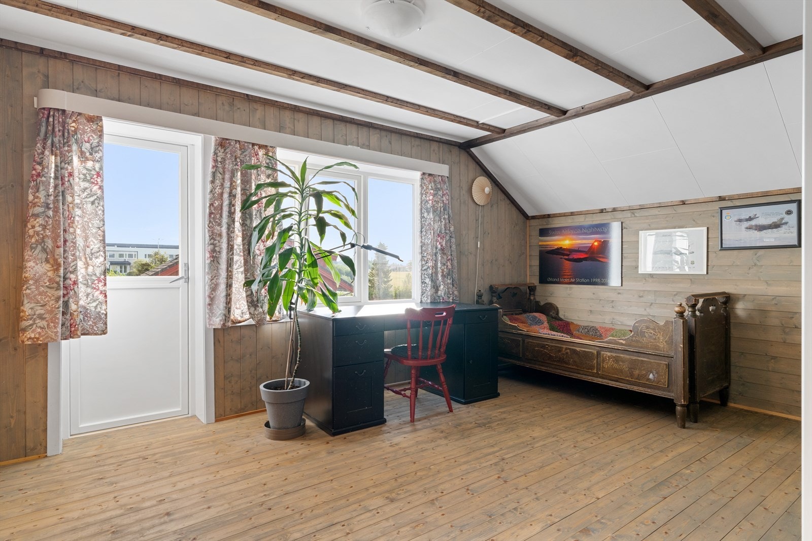 Rom loft av god størrelse, kan brukes som både soverom og loftstue Galleribilde