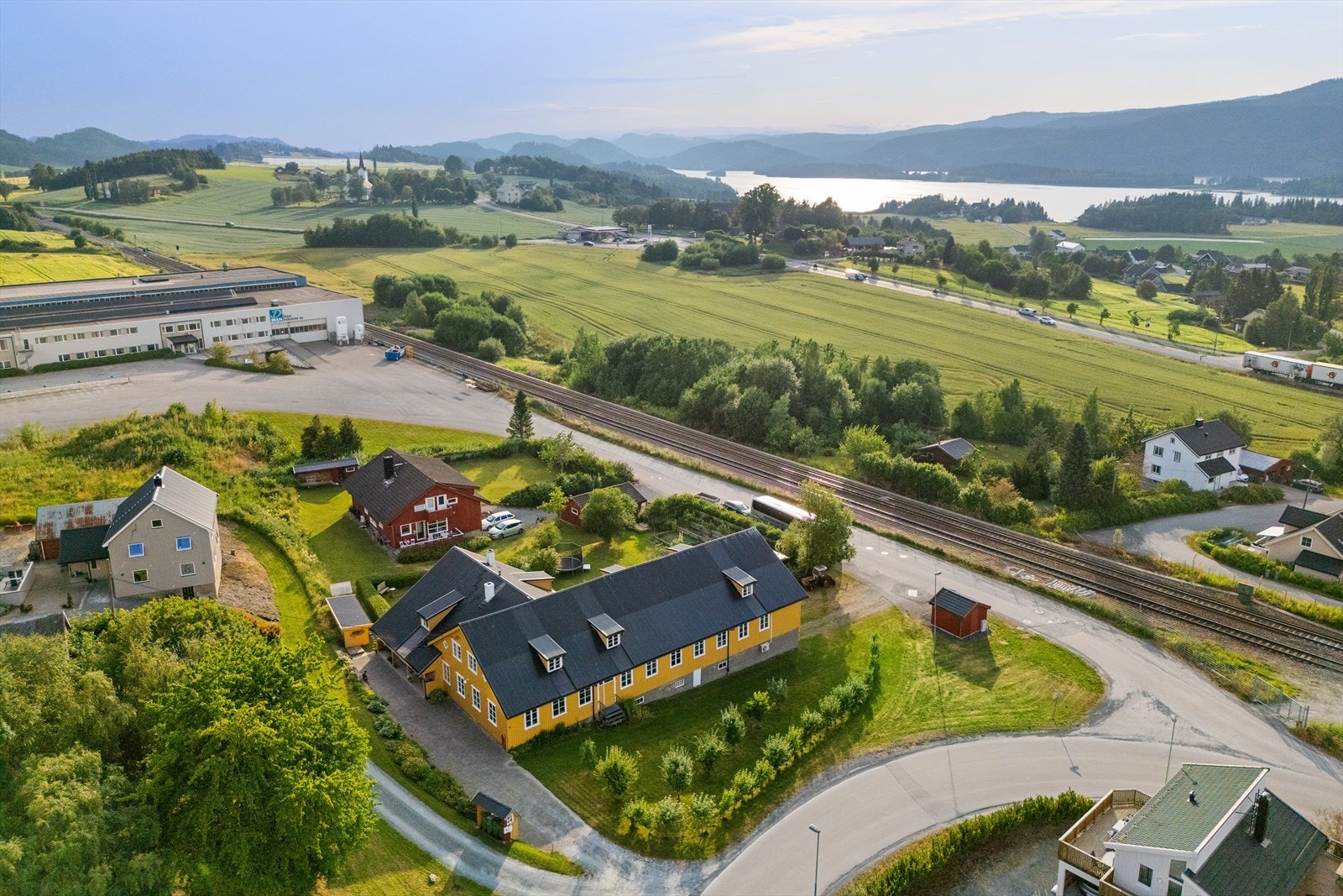 Eiendommens utforming og helhet byr på uante muligheter og vurderes som en sjelden mulighet i dagens marked Galleribilde