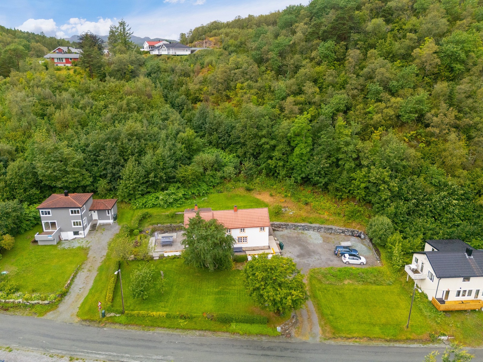 En gammel, sjarmerene eiedom med flott beliggenhet i populære Høybakken. Galleribilde