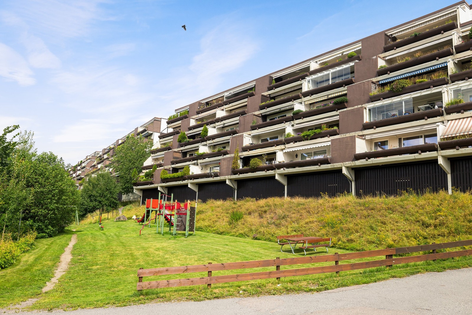 Borettslaget fremstår som ryddig, og er tilknyttet sikringsordning mot tap av felleskostnader. Galleribilde