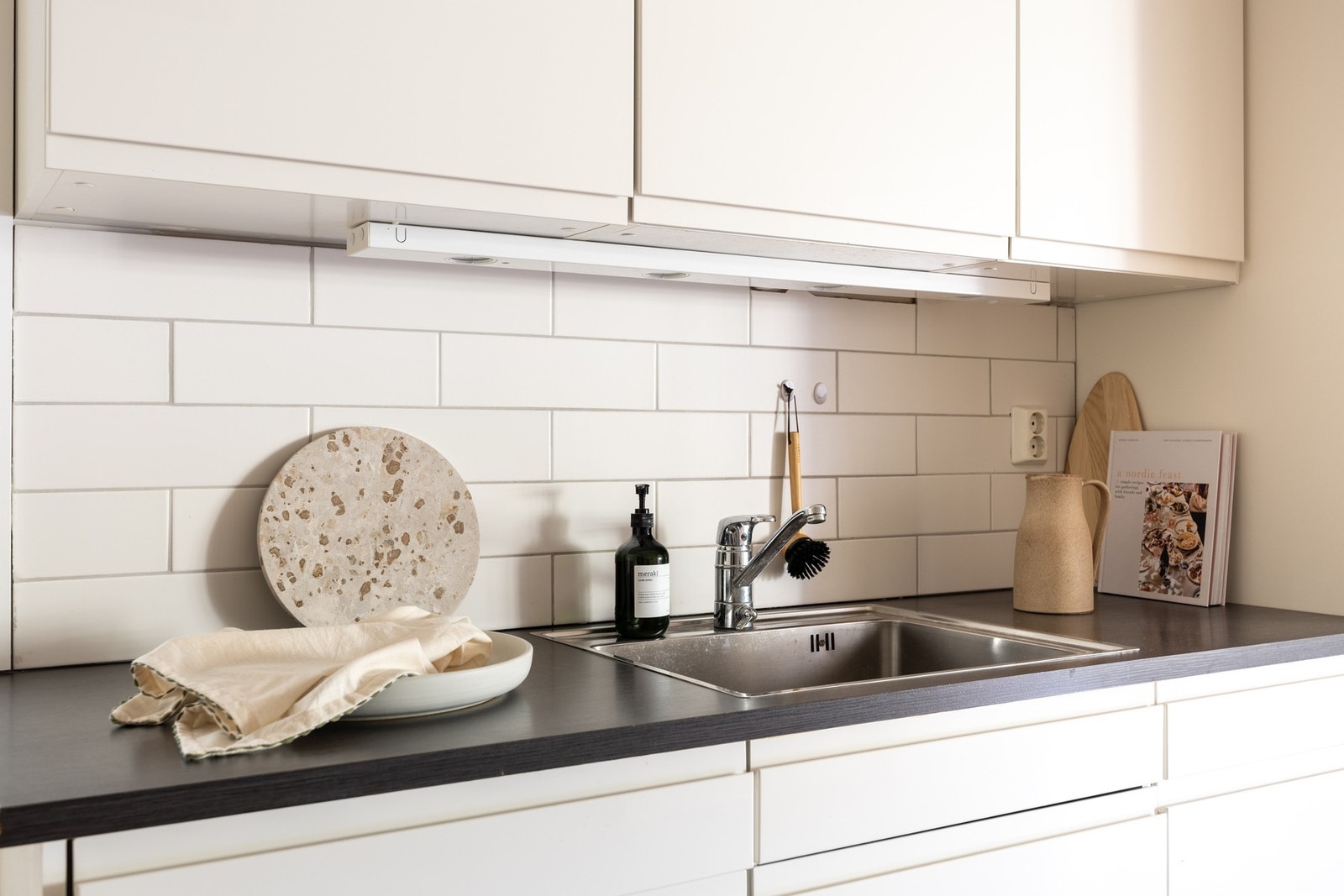 Det er god dybde på kjøkkenbenkene. Galleribilde