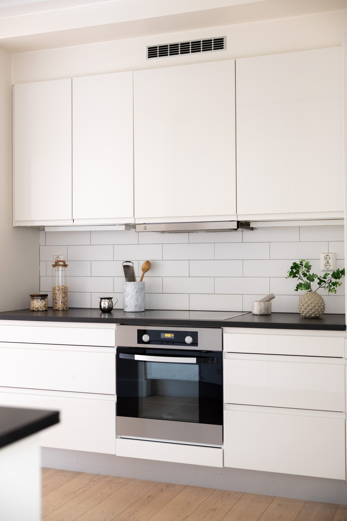 Det er integrerte hvitevarer som gir et godt helhetsuttrykk. Galleribilde