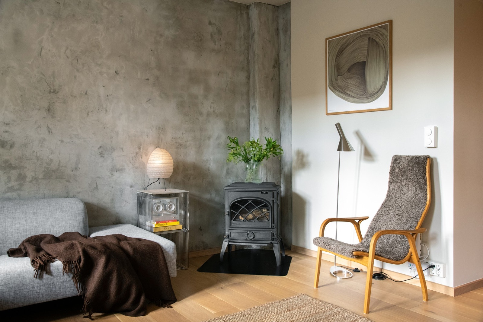 Peisovnen med glassdør gir både atmosfære og varme på kjølige dager. Galleribilde