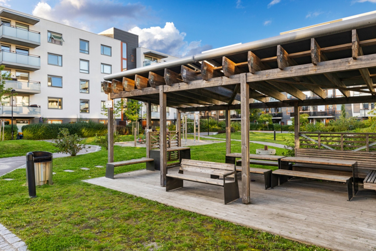 Pergola og fine områder for beboerne Galleribilde