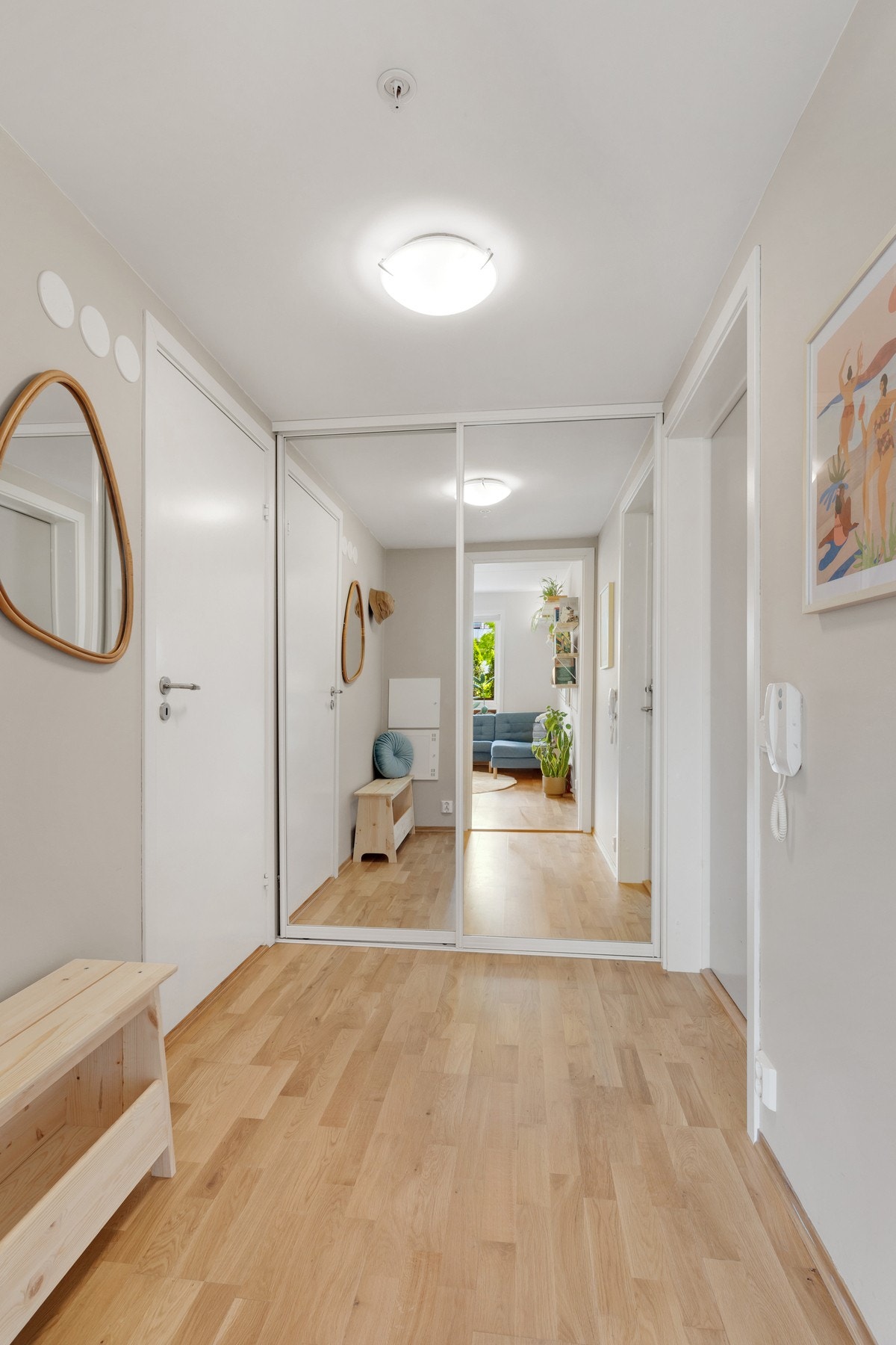 Det er montert dørcalling i entreen Galleribilde