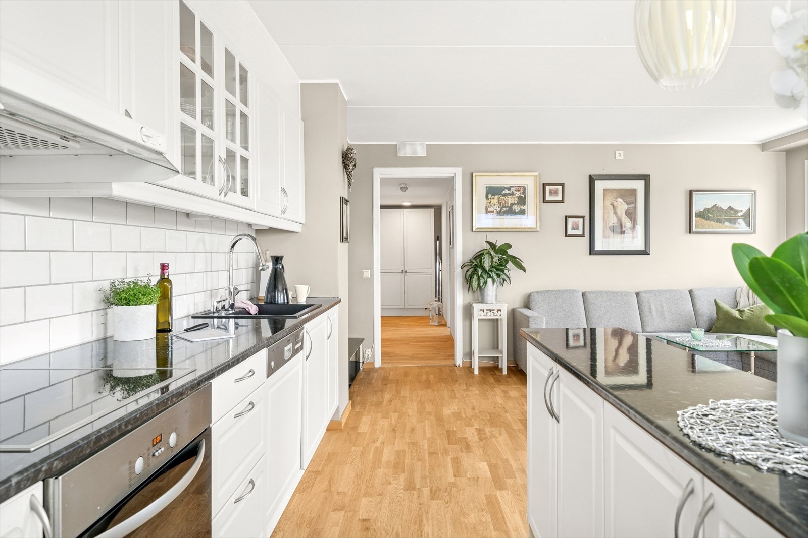 Kjøkkenøyen gir også mer rom til oppbevaring! Galleribilde