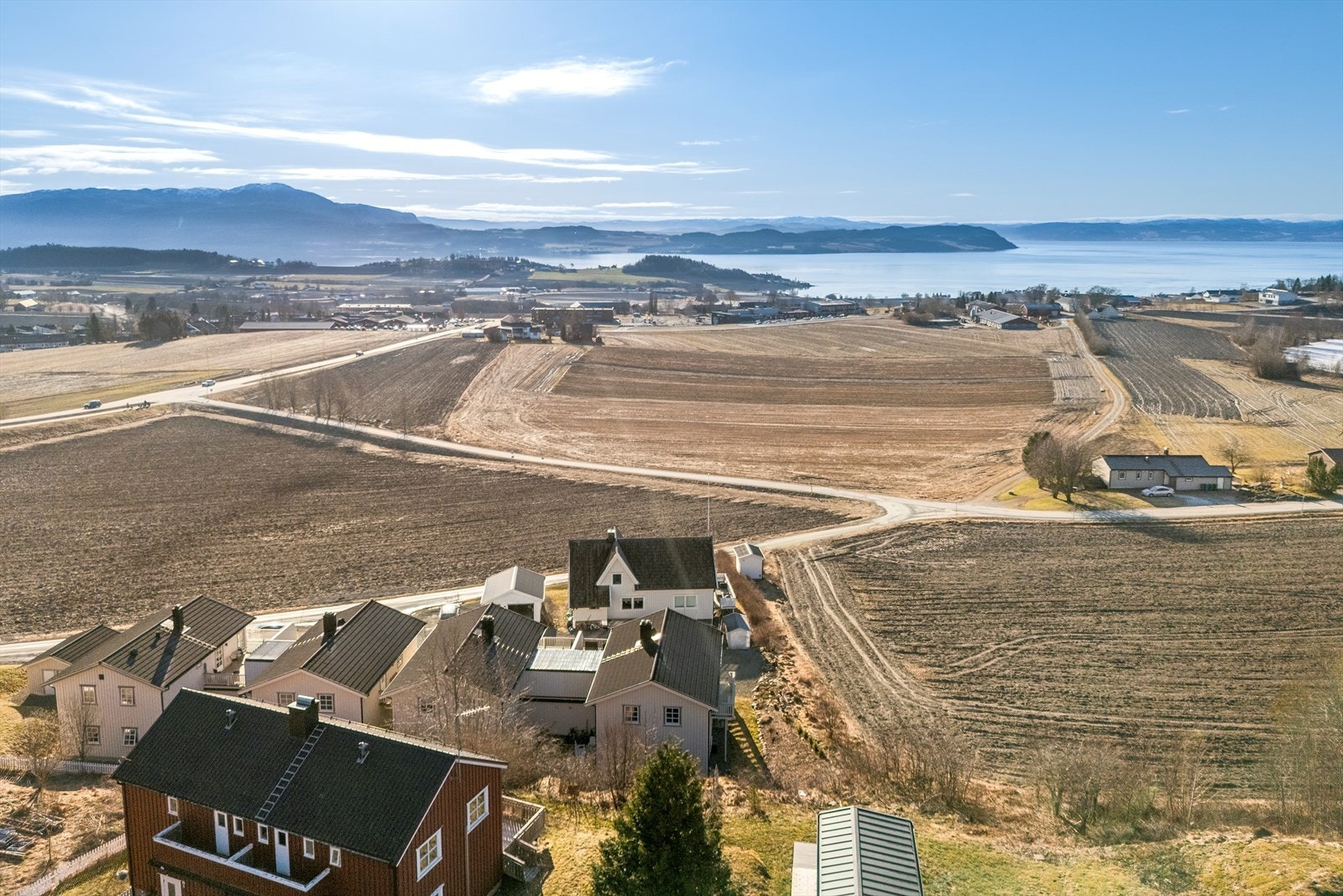 Dette er en pen halvpart av tomannsbolig som ble oppført i 2018 med en sentral og praktisk beliggenhet på Frosta Galleribilde