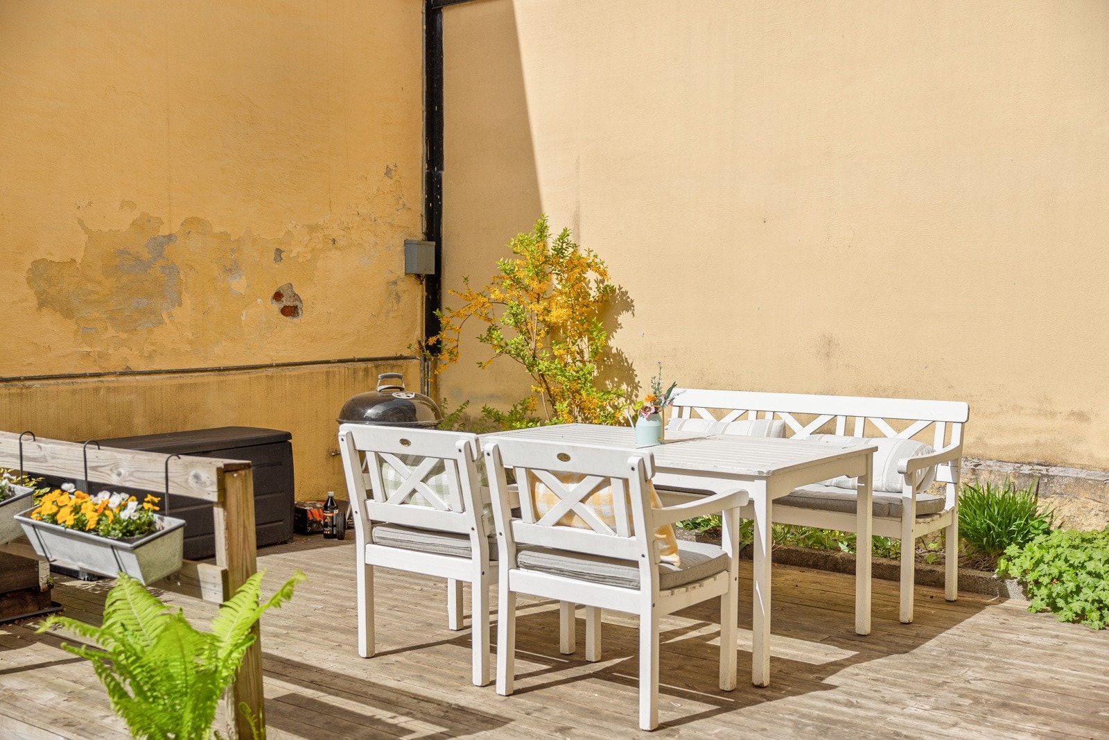 Platting ved siden av boligen Galleribilde