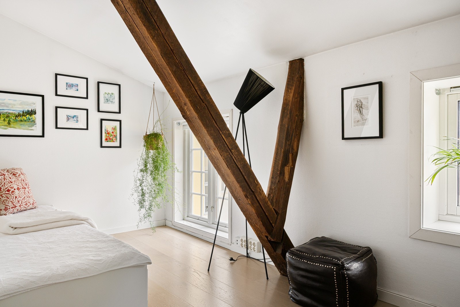 Soverom 2 har plass til seng og garderobelsøning Galleribilde