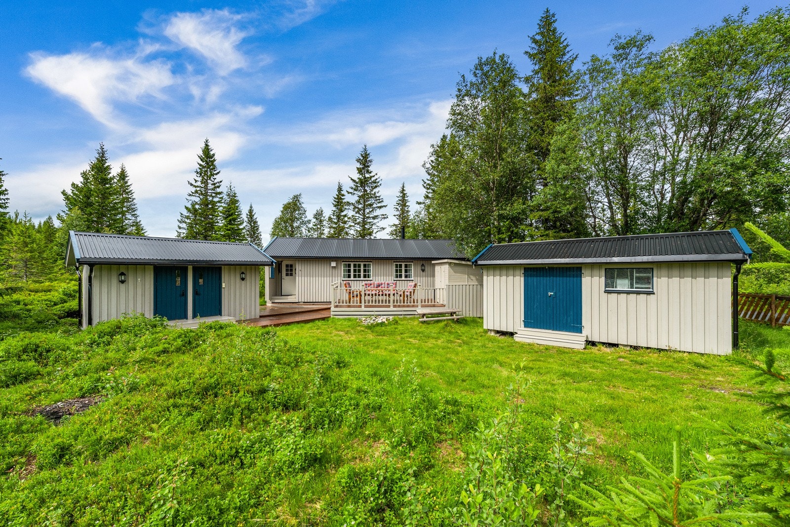 Det er rikelig med parkeringsmuligheter på egen tomt Galleribilde