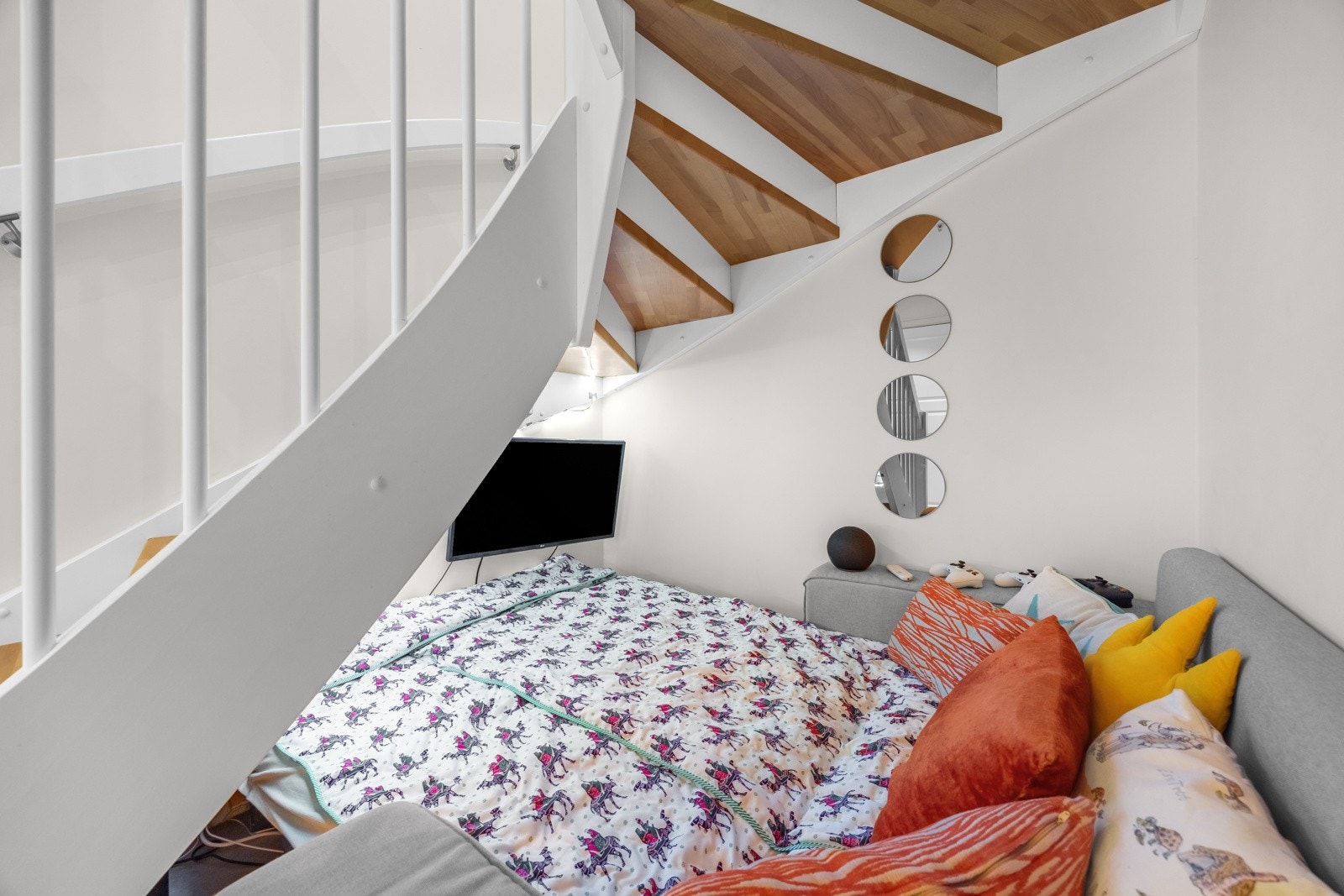 Nåværende eier har innredet en koselig tv-krok for de minste Galleribilde