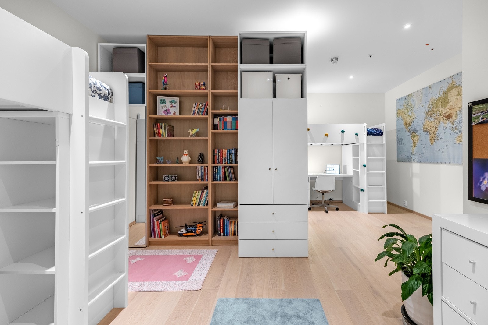 Kjellerommet er ca. 27 kvm stort og har god plass til diverse møblement (Ikke godkjent til varig opphold) Galleribilde