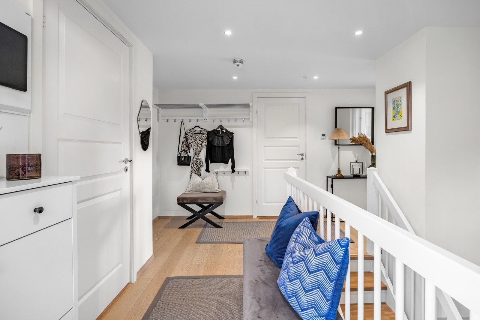 1.etg inneholder stue/kjøkken, bad 1, to soverom, bod og entré/gang Galleribilde