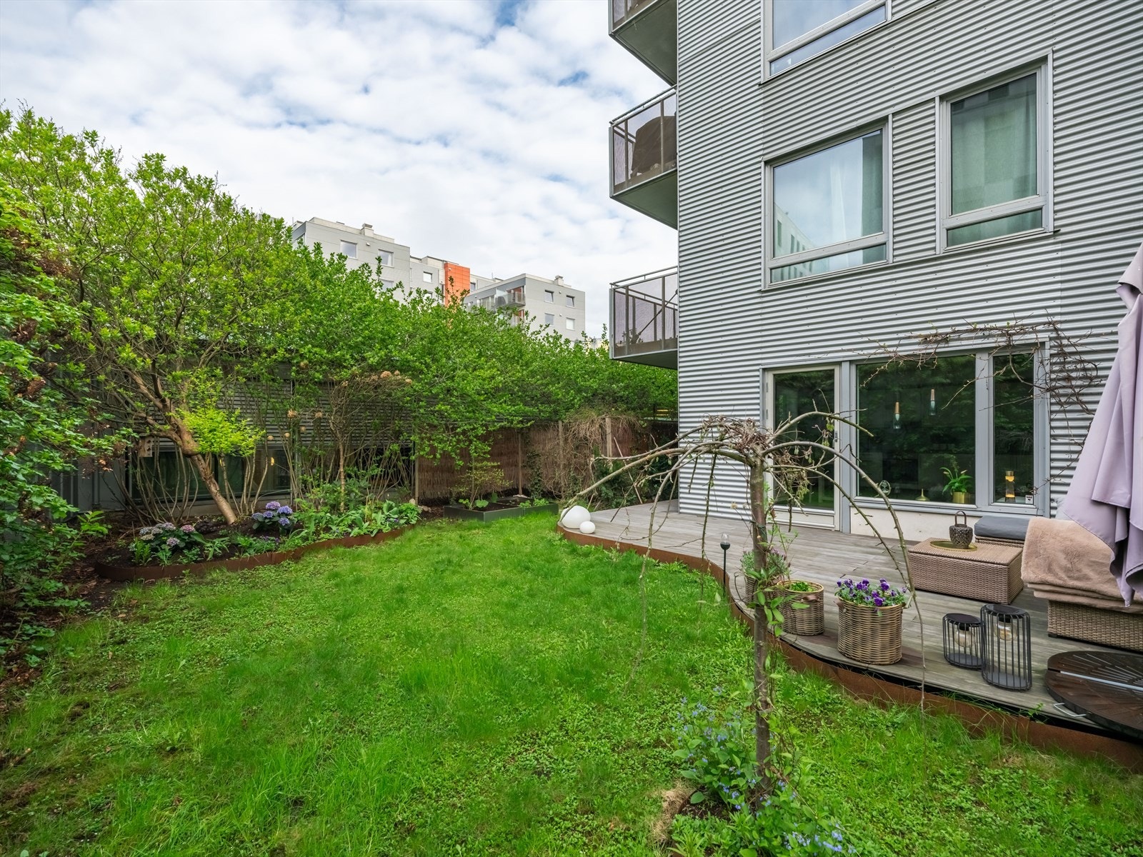 Denne drømmen av en uteplass vil være ditt favorittsted å nyte varme sommerdager- og kvelder. Galleribilde