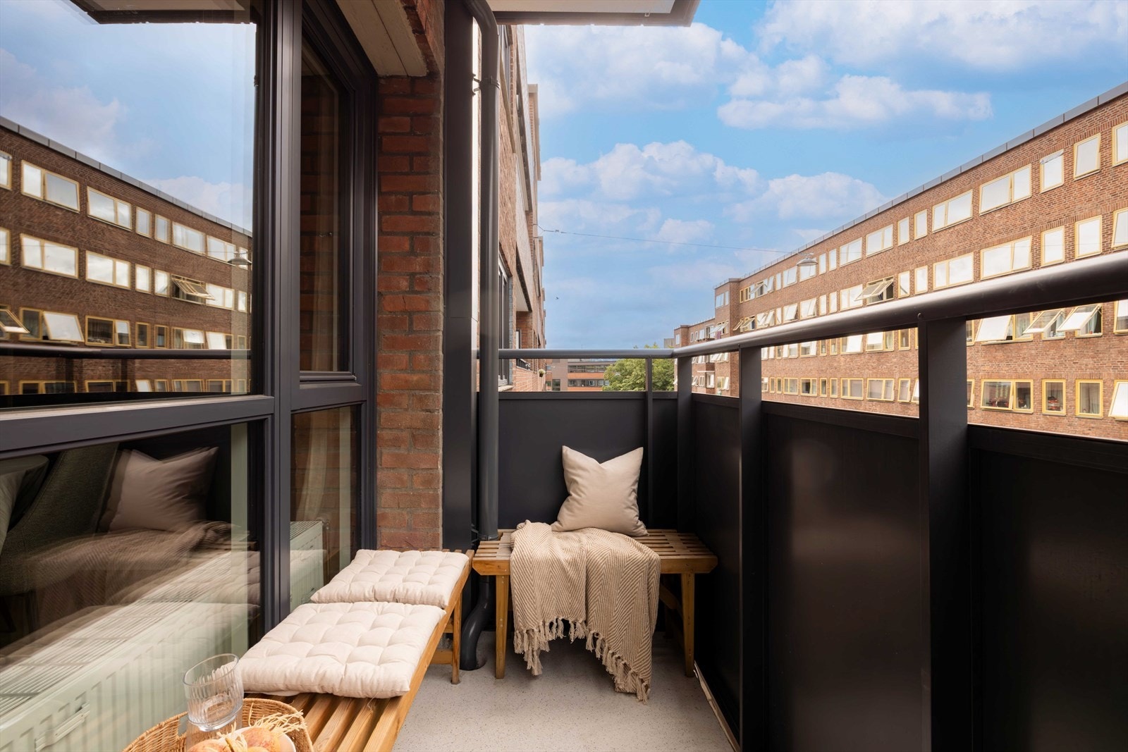 Gjennomgående og attraktiv 3-roms med to balkonger. Galleribilde