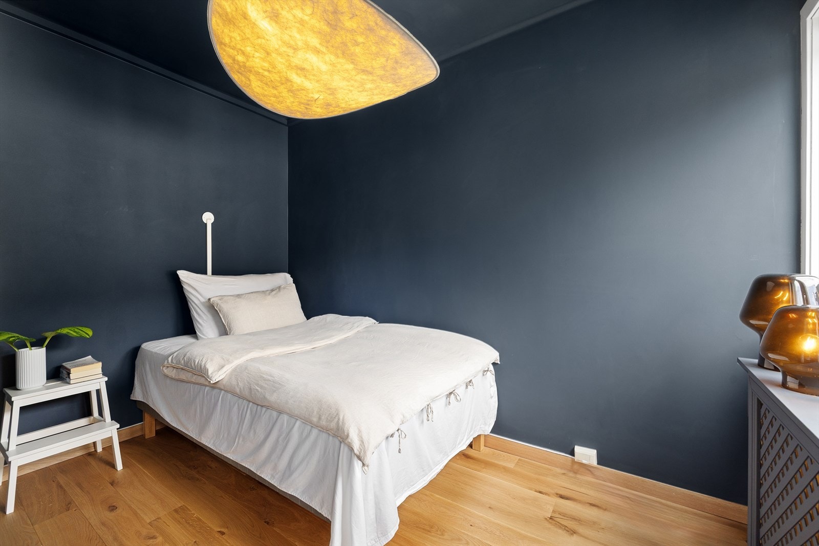 Soverom 2 er også romslig og egner seg godt som både soverom, barnerom eller gjesterom. Galleribilde