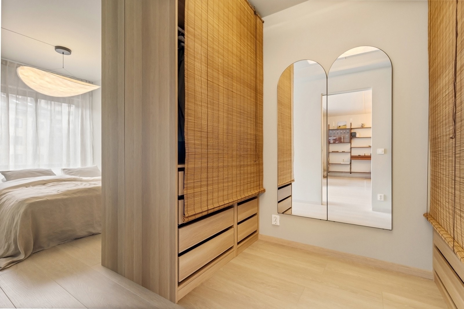 Hovedsoverommet har god takhøyde og plass til dobbeltseng Galleribilde