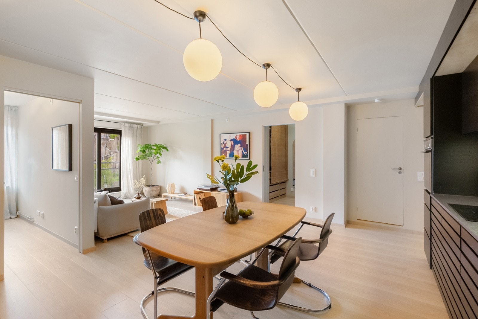 En lys og moderne 3-roms andelsleilighet med velutnyttet planløsning og god intern beliggenhet Galleribilde