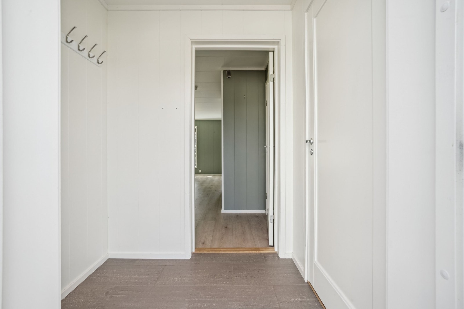 Gang i inngangsparti Galleribilde