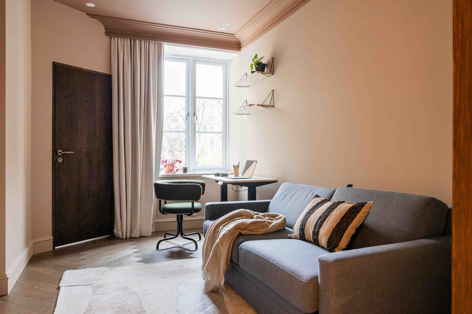 Soverom 3 som også vender mot bakgård. Gjennomgående god standard i hele leiligheten. Galleribilde