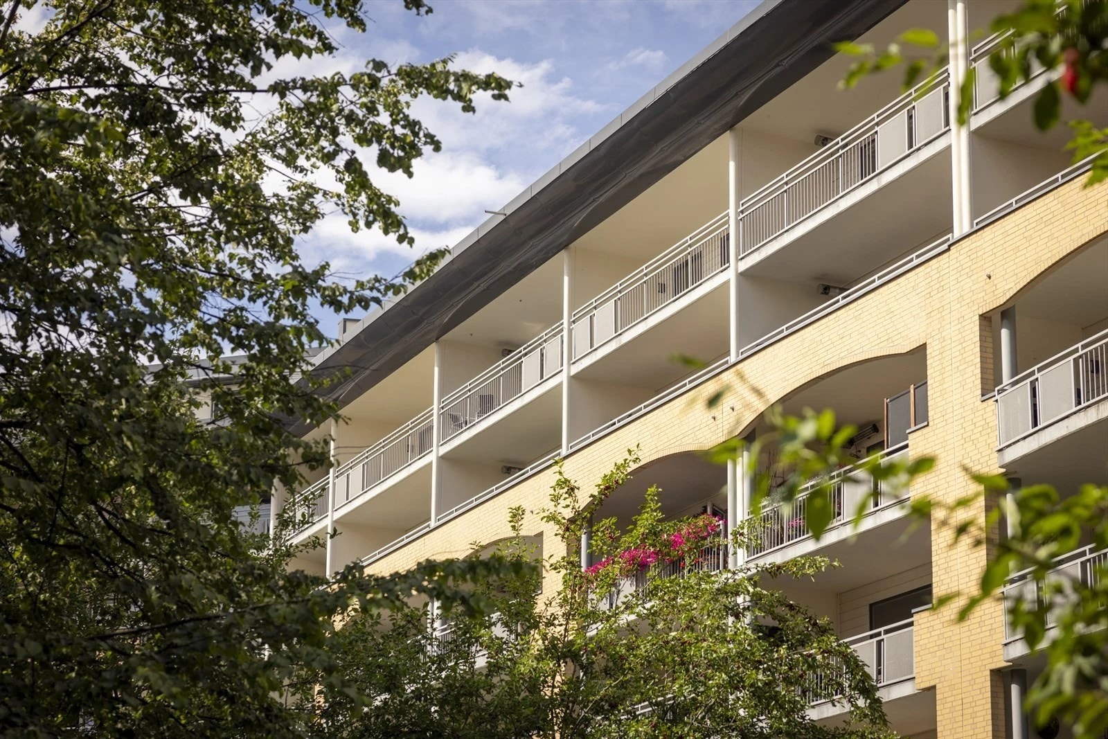 Attraktiv leilighet i nyere bygg, midt på Majorstun. Omkranset av fine uteområder. Galleribilde