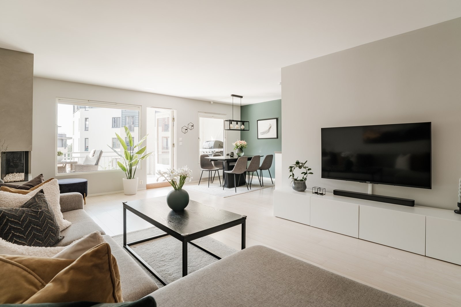 Dette er en lys, praktisk og påkostet 3-roms selveierleilighet med ettertraktet beliggenhet i Colosseum Park på Majorstuen. Galleribilde