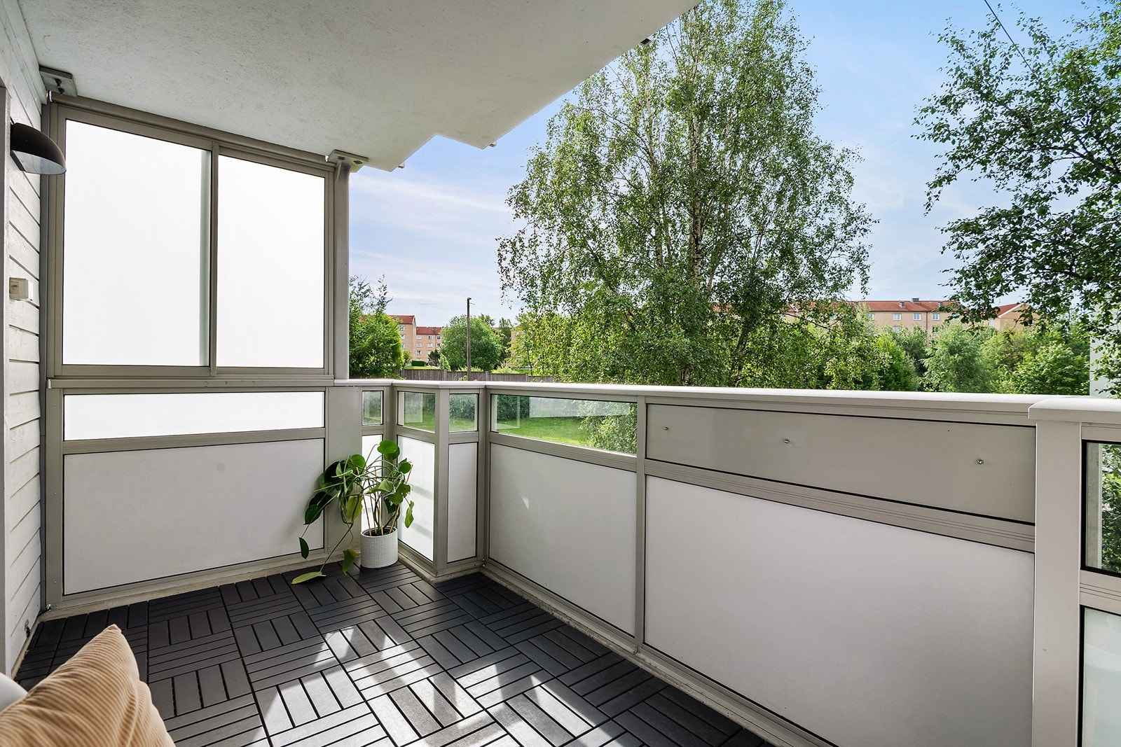 Balkongen er på ca 7 kvm og har en sydvestvendt beliggenhet. Galleribilde