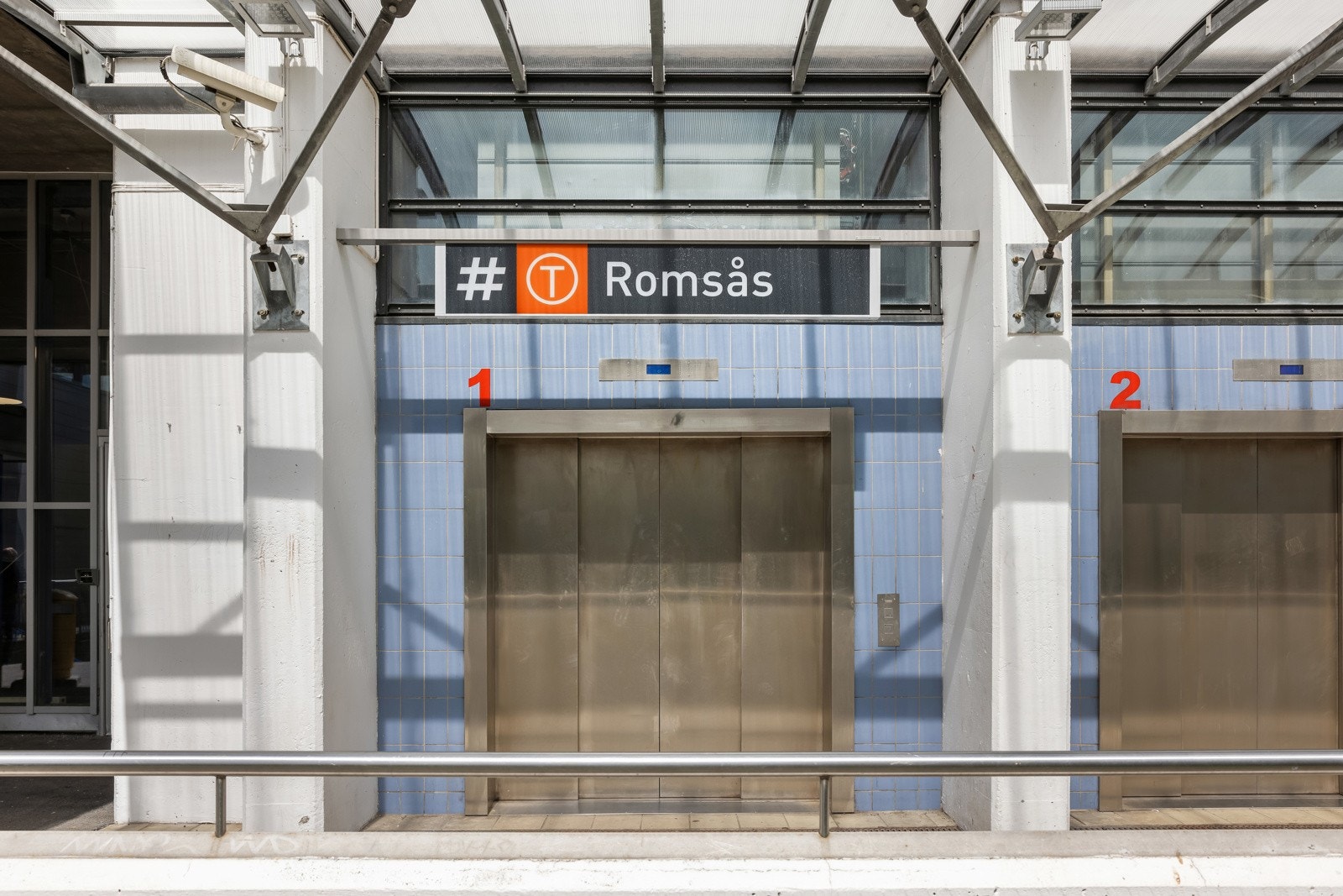 Med enkel tilgang til t-bane linje 4 og 5, matebuss, flere bussruter på Grorud, samt buss 31 som går døgnet rundt, er dette et ideelt hjem for deg som ønsker en praktisk og komfortabel hverdag. Galleribilde