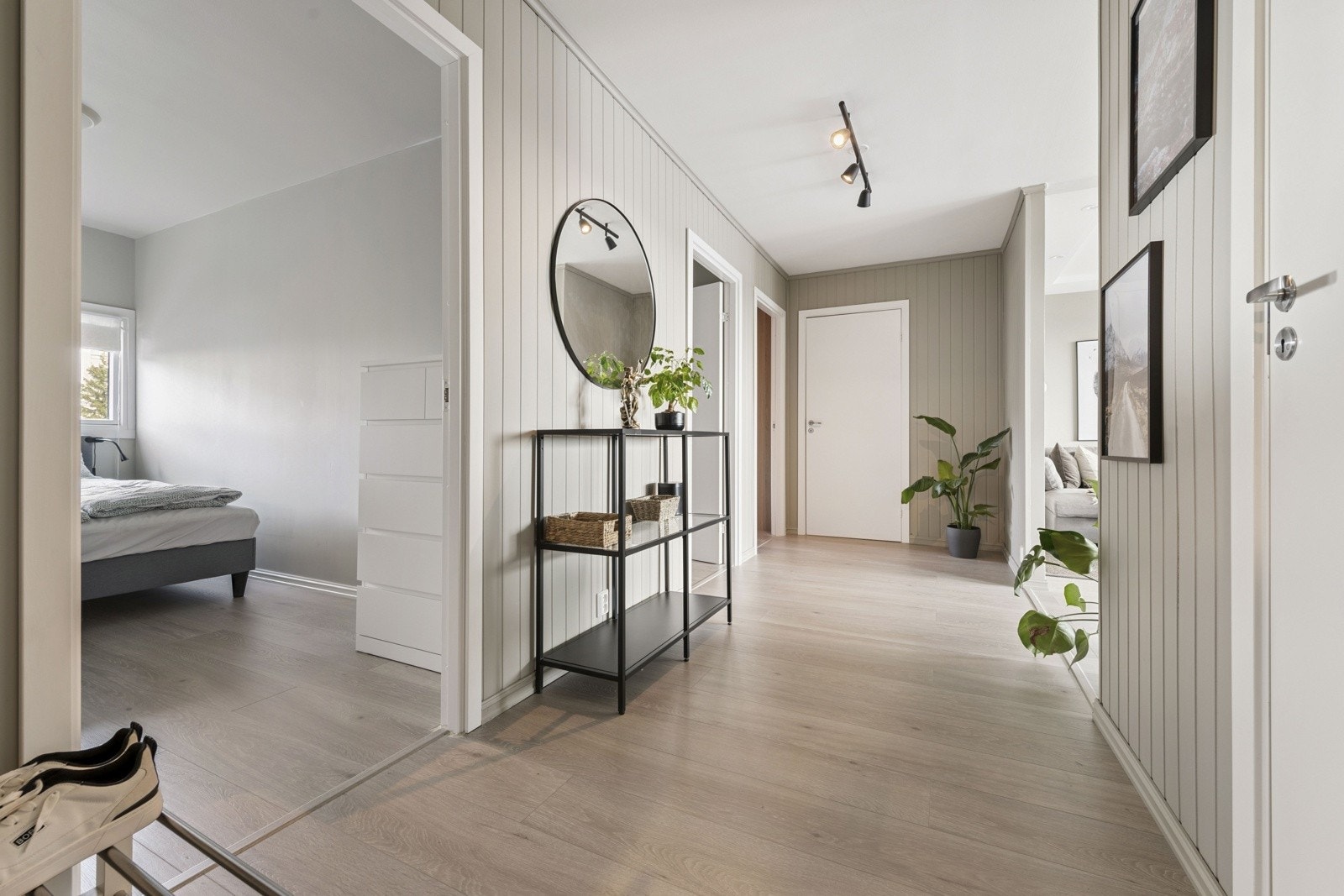Hyggelig og innbydende entre med god plass til garderobeskap. Galleribilde