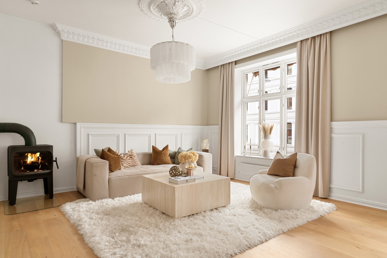 Det er en god takhøyde på 2,87m med en imponerende størrele på oppholdsrommene. Galleribilde