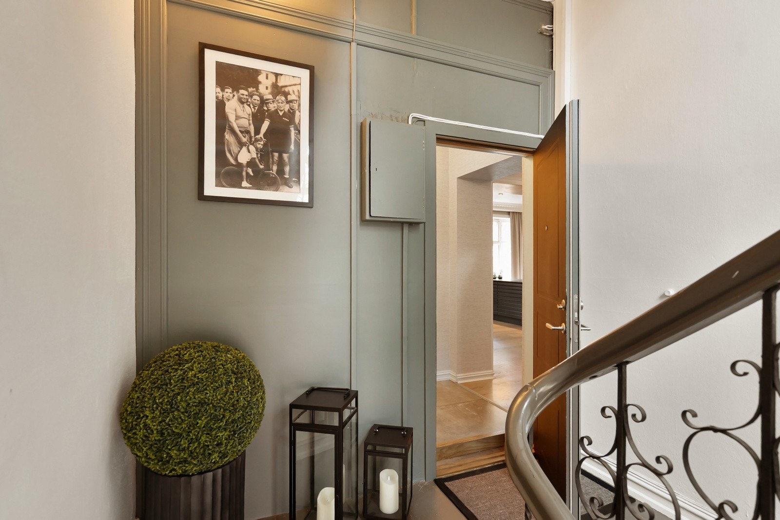 Leiligheten er den eneste i oppgangen på denne etasjen - en ekstra fordel for deg som ønsker privatliv. Galleribilde