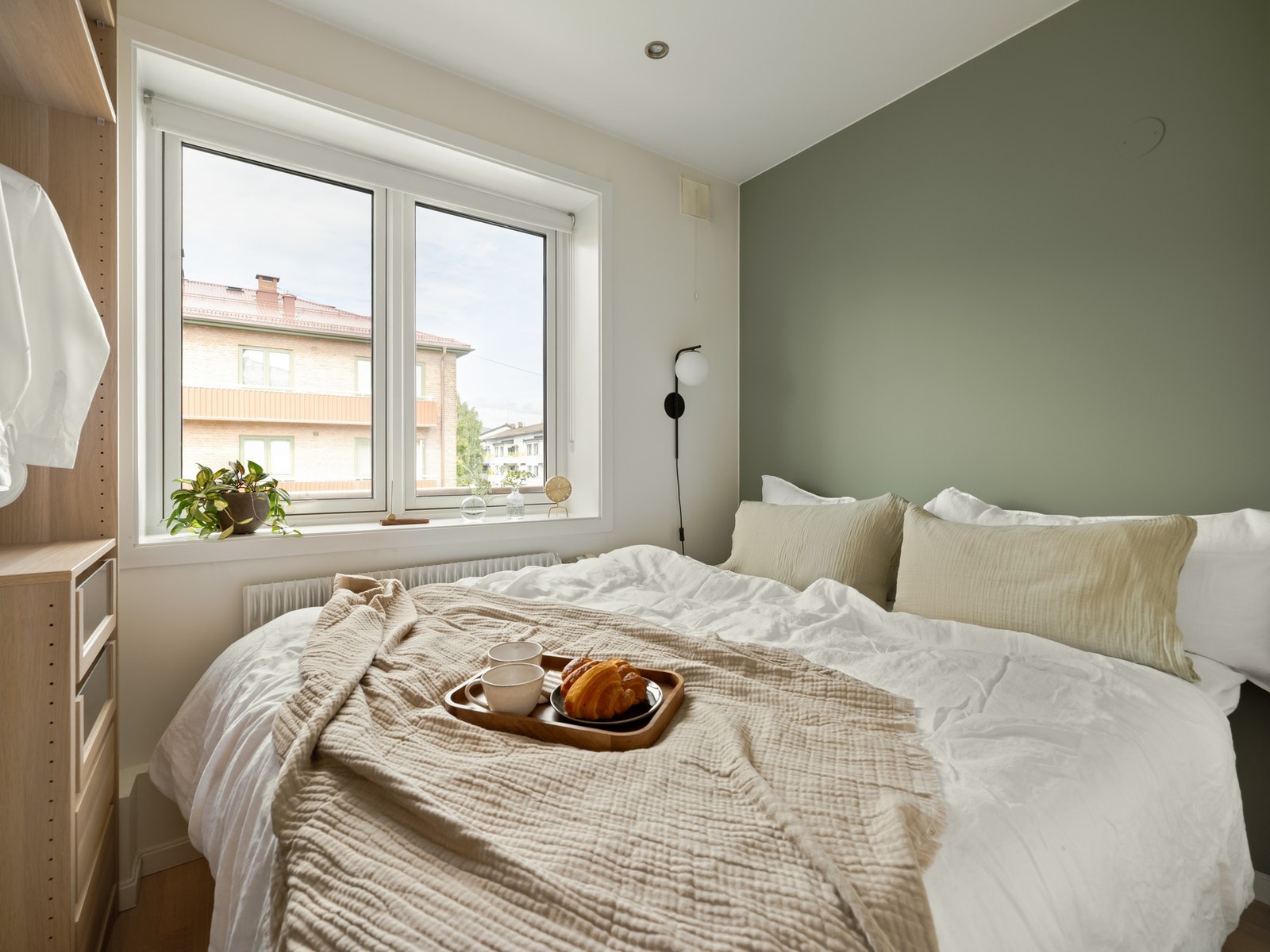 Nydelig soverom med koselig utsikt. Galleribilde