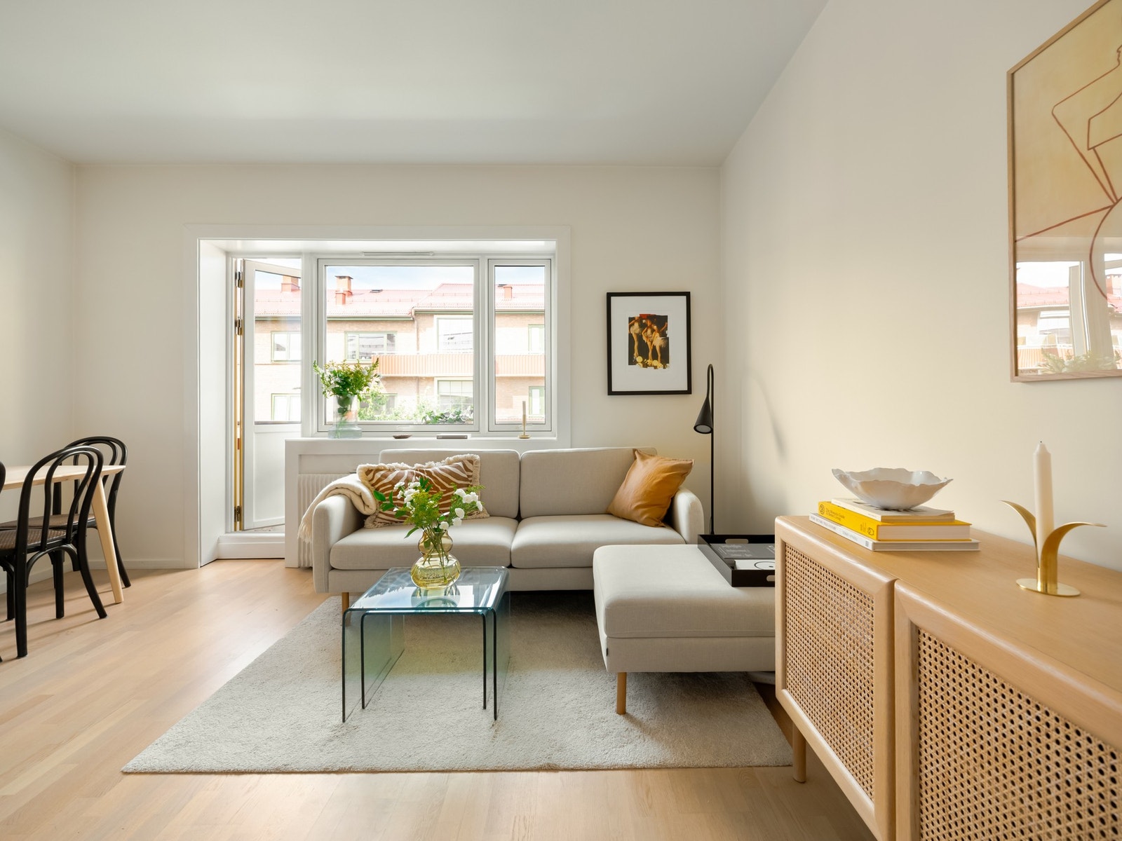 Leiligheten har en helt spesiell følelse, du vet når du bare umiddelbart trives et sted du kommer inn. Galleribilde