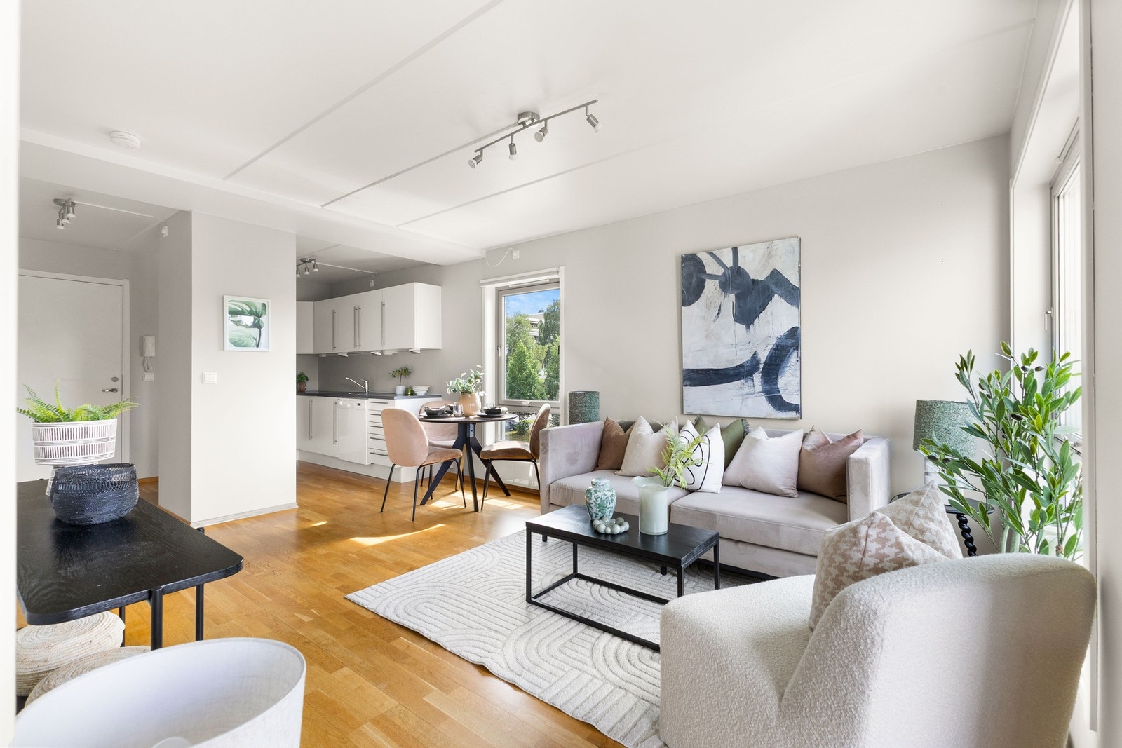 Endeleilighet med meget gode lys- og solforhold Galleribilde