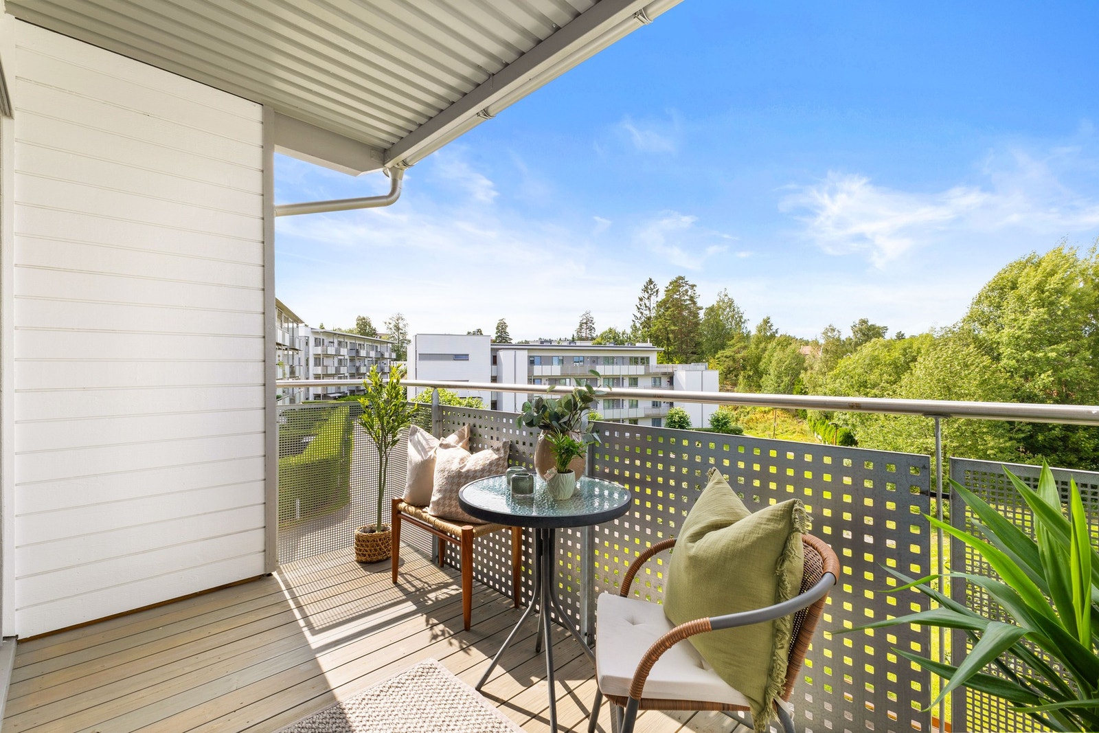 Solrik vestvendt balkong på 7 kvm med fint utsyn Galleribilde