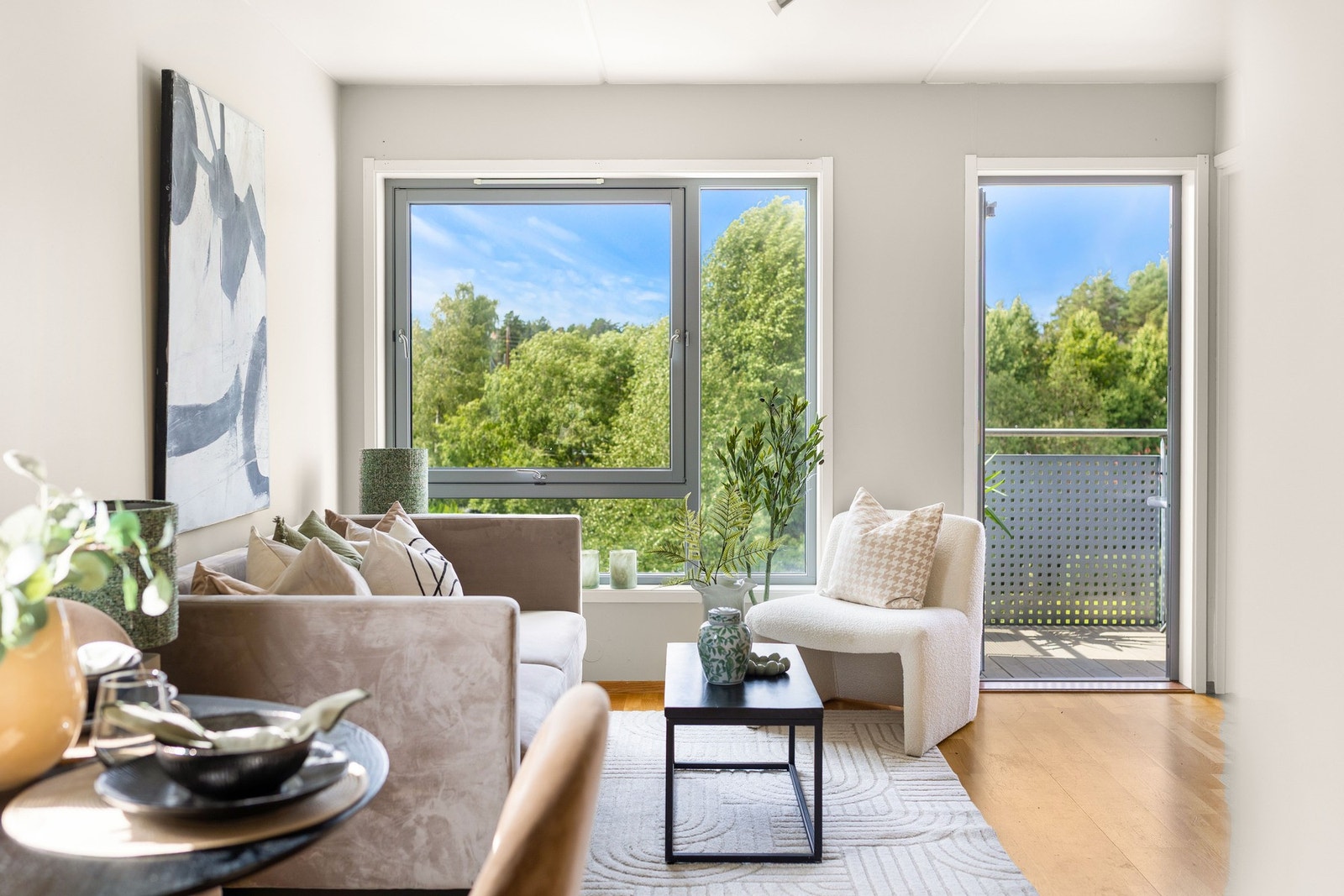 Fra stuen er det utgang til balkongen Galleribilde