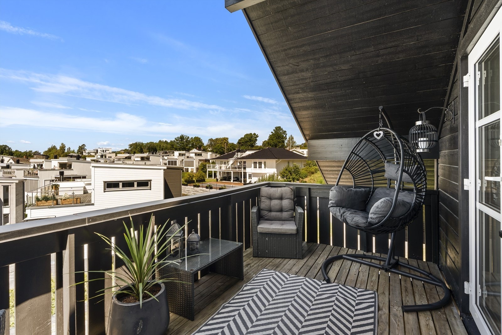 Mulighet for sittegruppe og møblement i flere seksjoner. Galleribilde