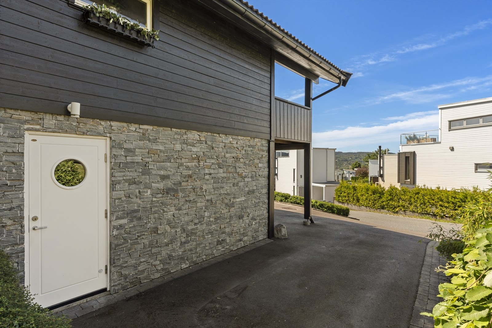 Mulighet for ekstra parkering og en eventuell carport. Galleribilde