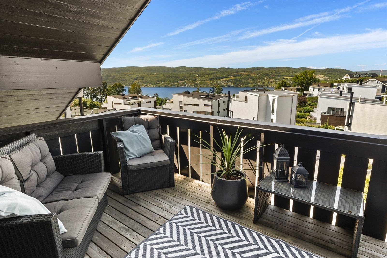 Innbydende balkong med nydelig utsikt. Galleribilde